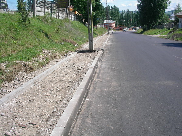 1.2  balastare trotuar str. Plt Ghinita 2.jpg